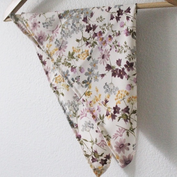 NWT Handmade Floral 18” x 18” Scarf L1045 - Picture 6 of 9